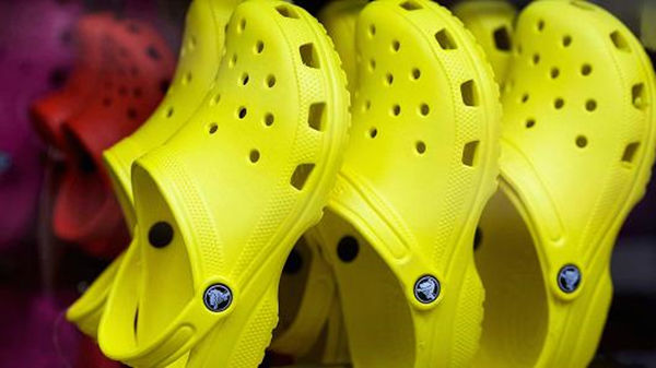 Crocs的洞洞鞋要再掀熱潮？